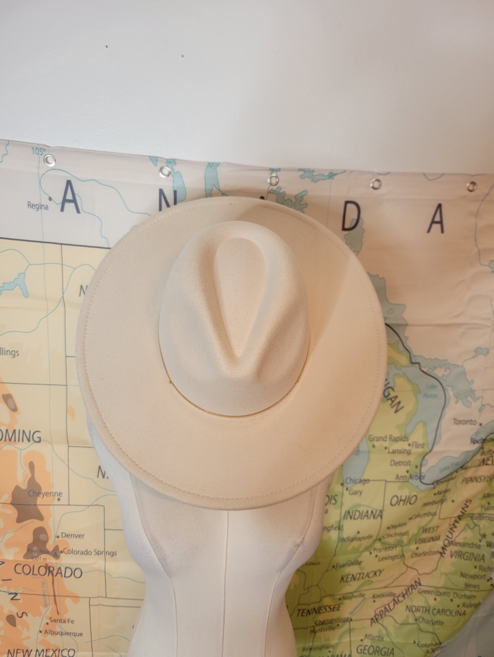 Cream Colored Cowboy Hat With Gold Band Cowgirl Festival